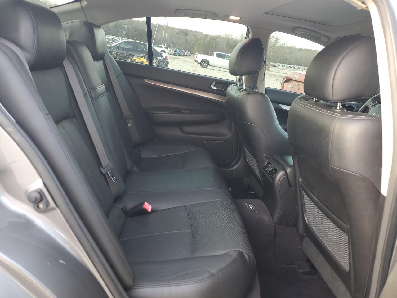 2011 Infiniti G - Image 10