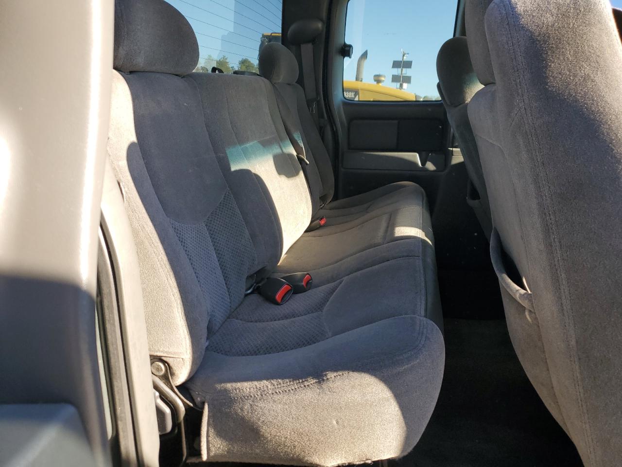 2006 Chevrolet Silverado - Image 10
