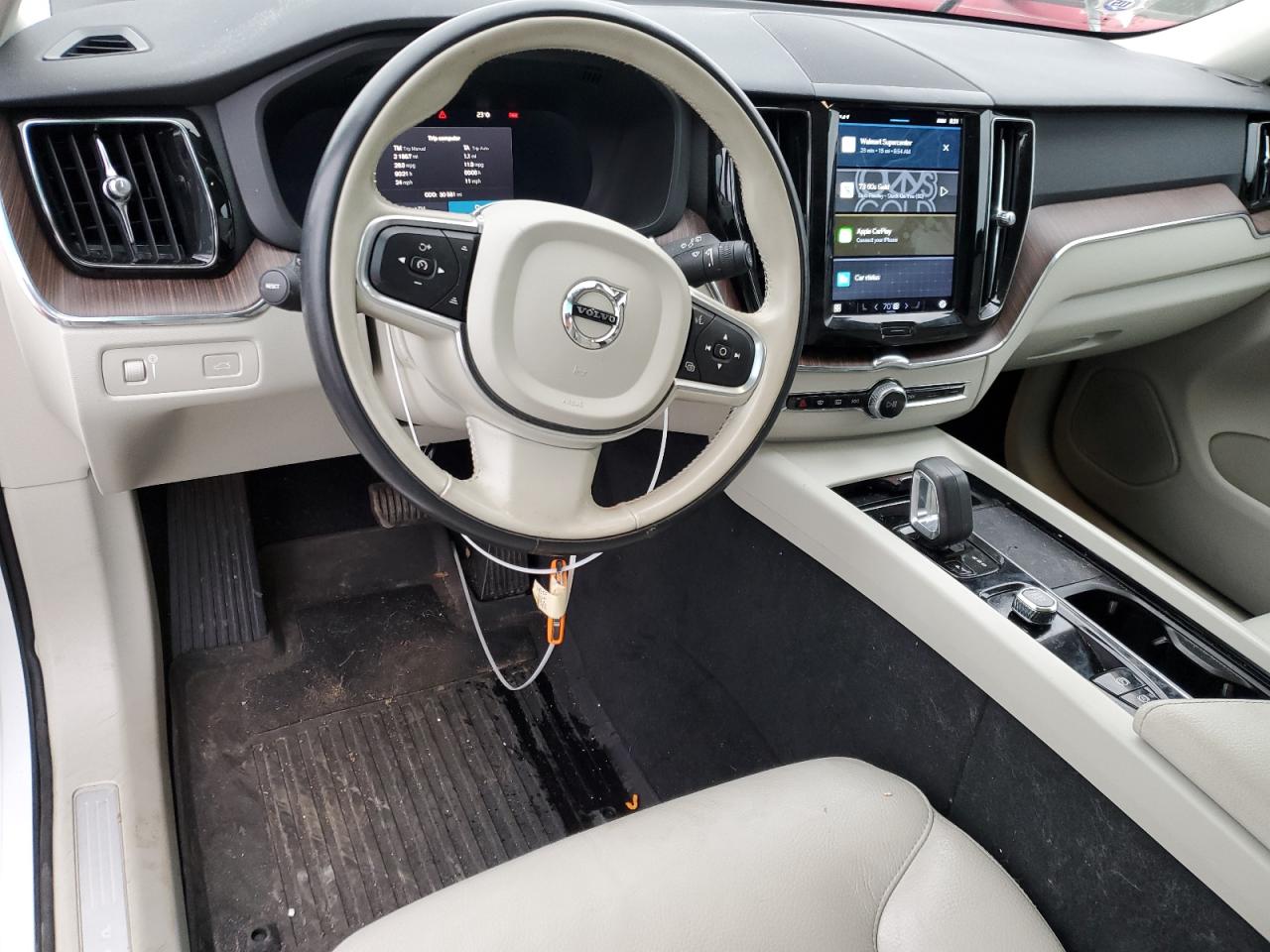 2022 Volvo XC60 - Image 8