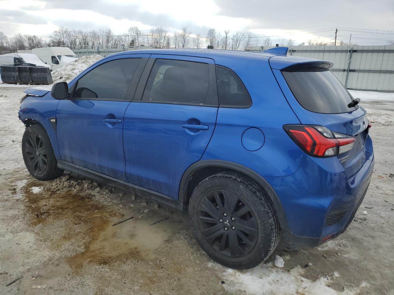 2021 Mitsubishi Outlander - Image 2
