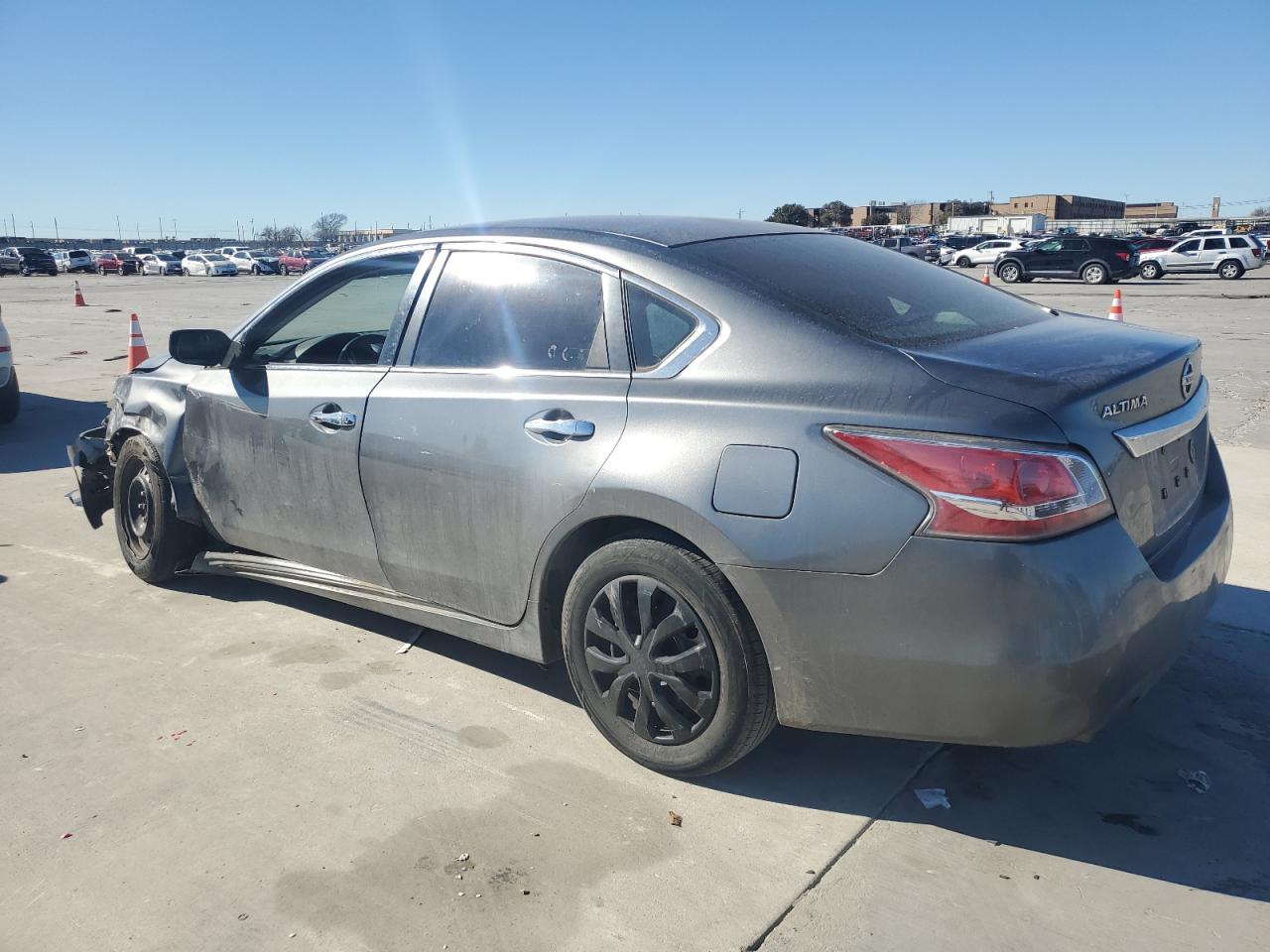 2015 Nissan Altima - Image 2