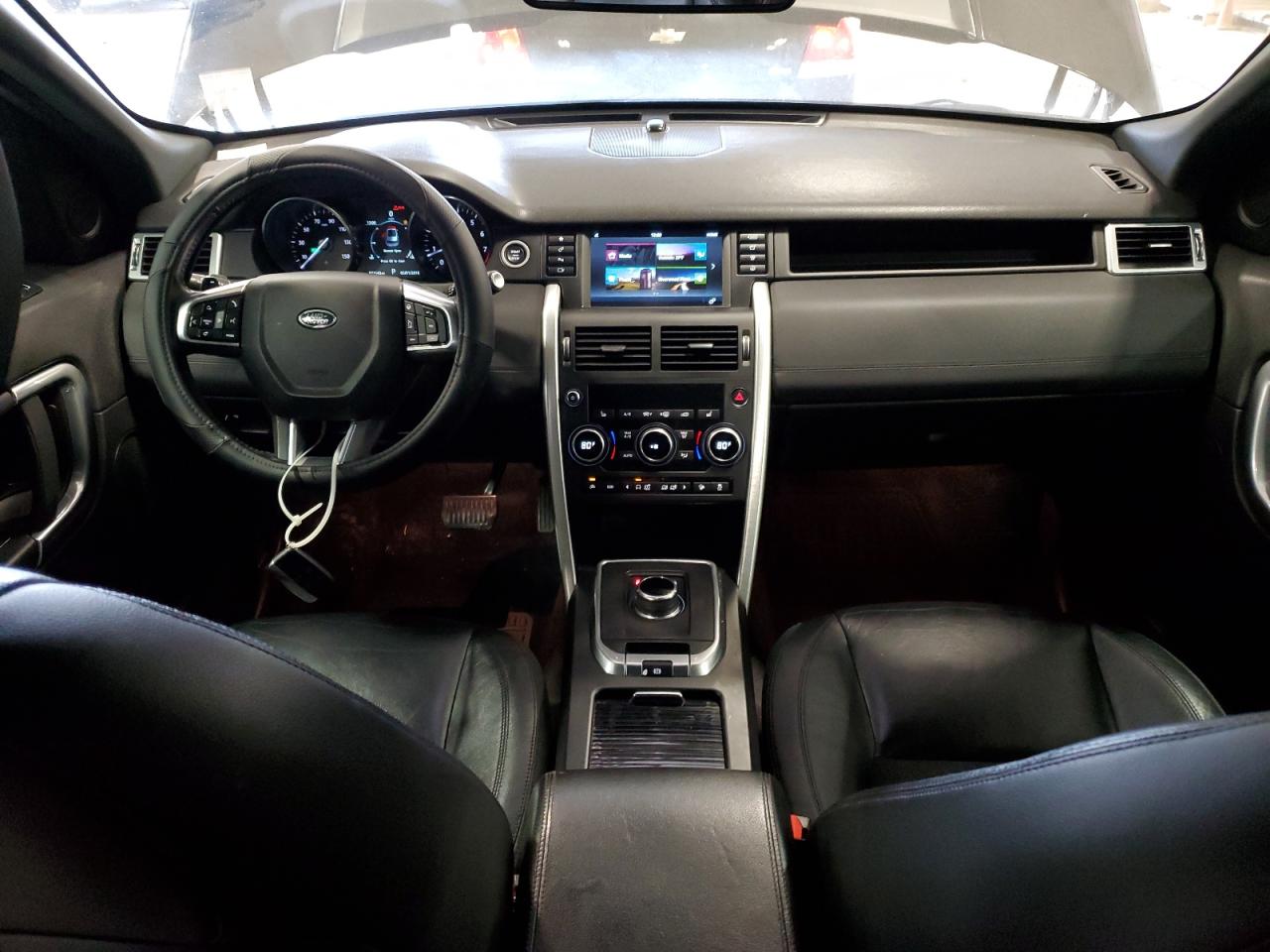 2017 Land Rover Discovery - Image 8