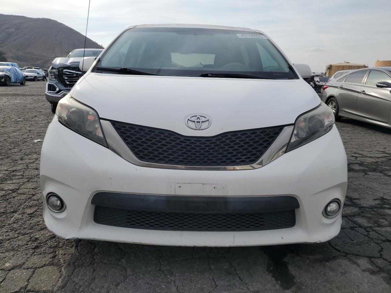 2012 Toyota Sienna - Image 5