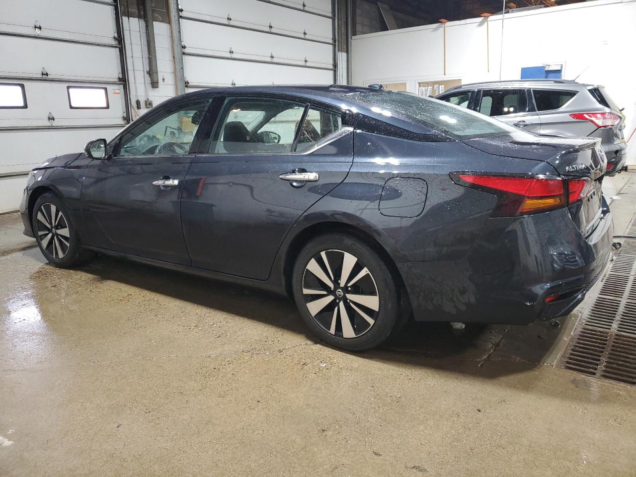 2019 Nissan Altima - Image 2