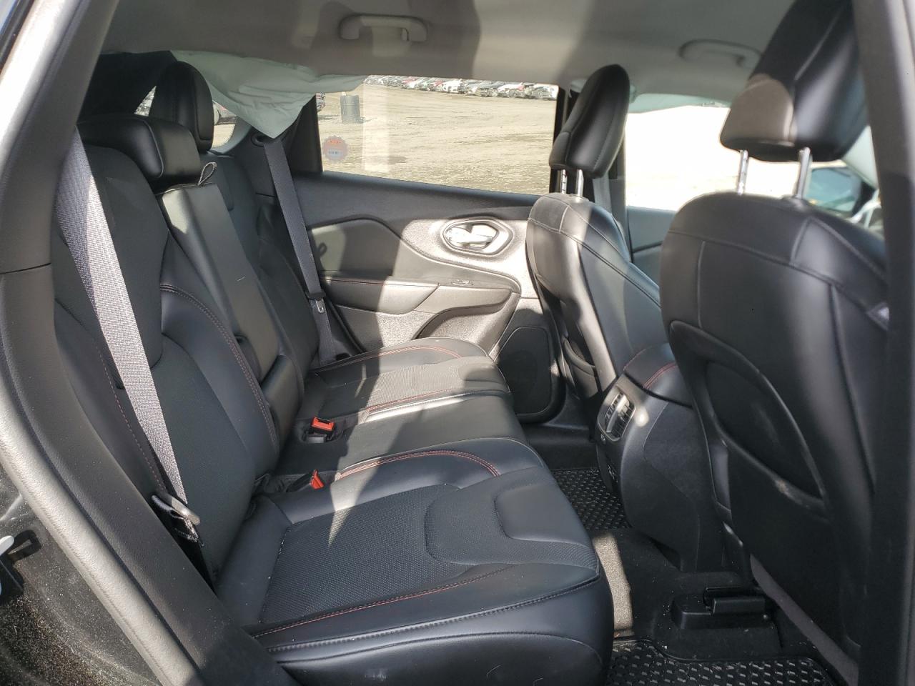 2021 Jeep Cherokee - Image 11