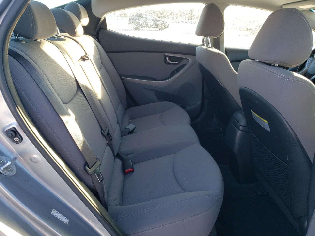 2016 Hyundai Elantra - Image 11