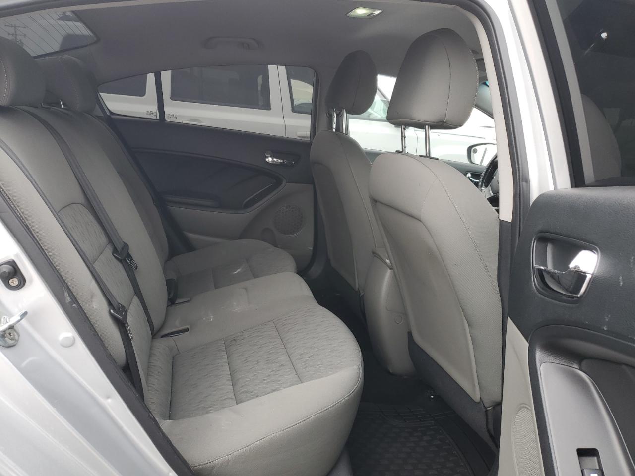 2016 Kia Forte - Image 10