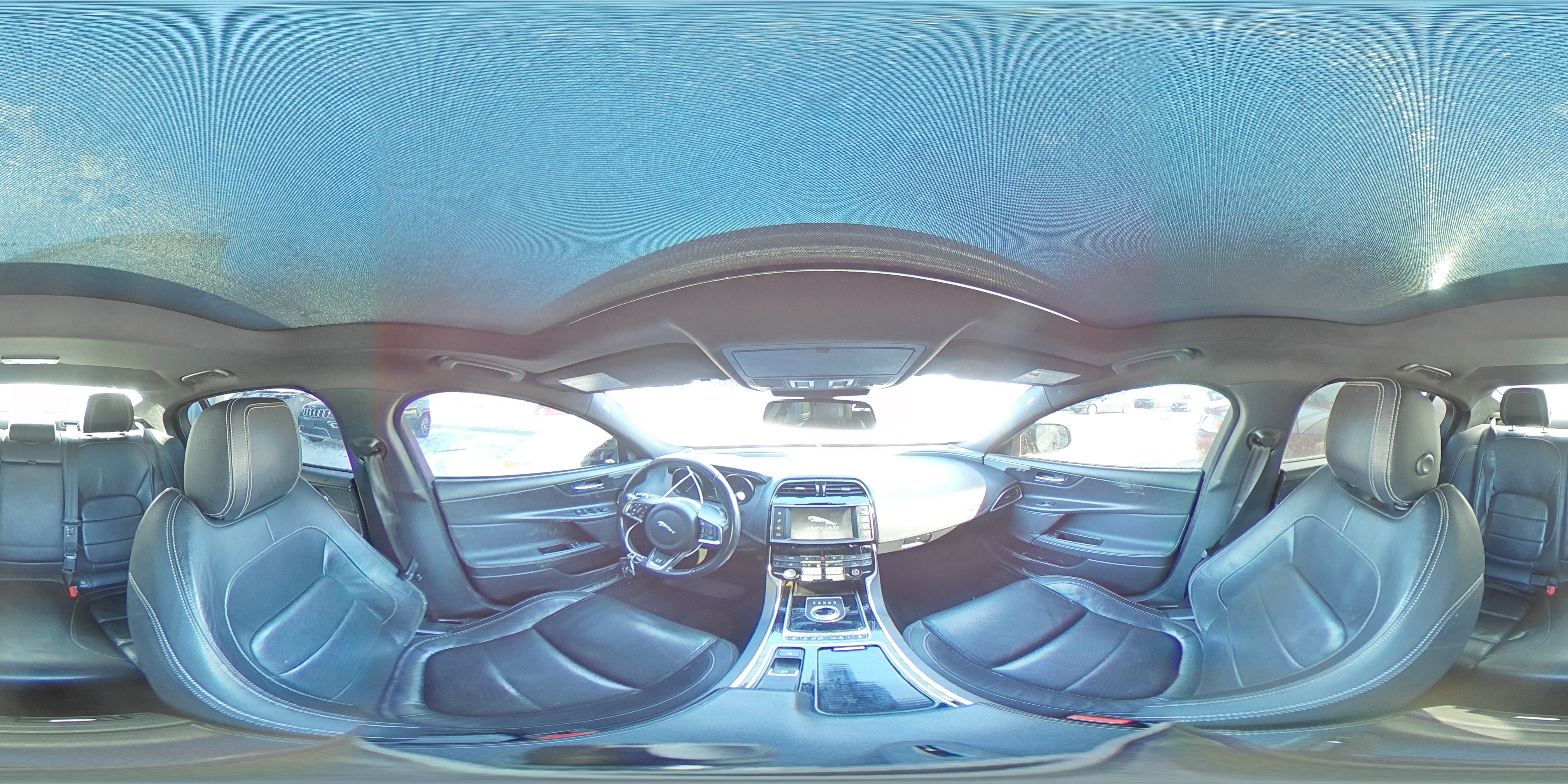 2018 Jaguar XE - Image 14