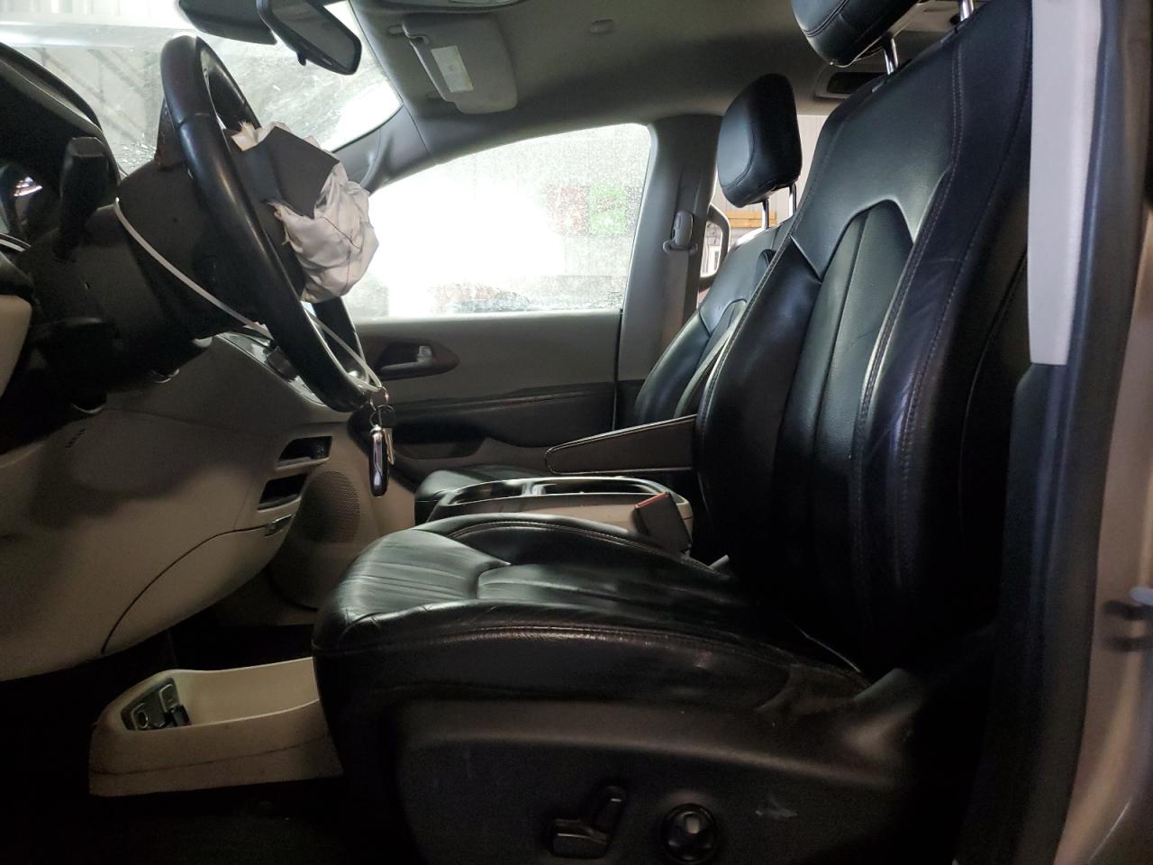 2017 Chrysler Pacifica Touring L VIN: 2C4RC1BG4HR850925 Lot: 71700865