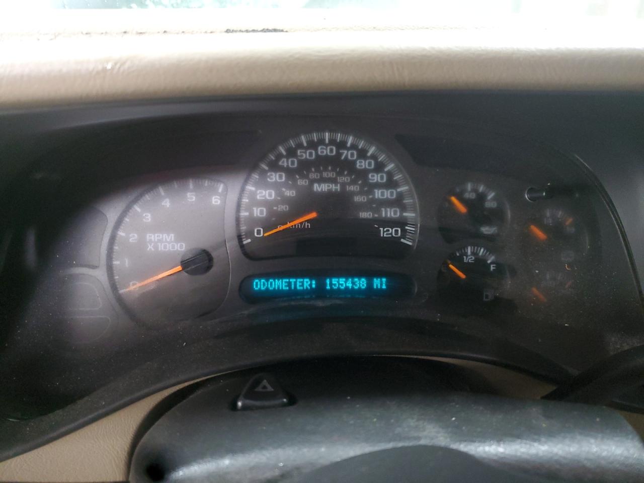2004 Chevrolet Suburban - Image 9