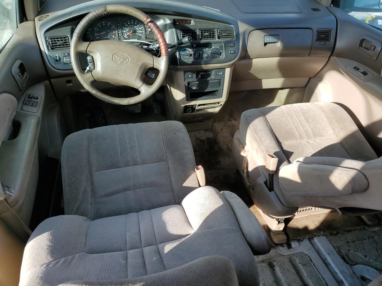 2000 Toyota Sienna - Image 8