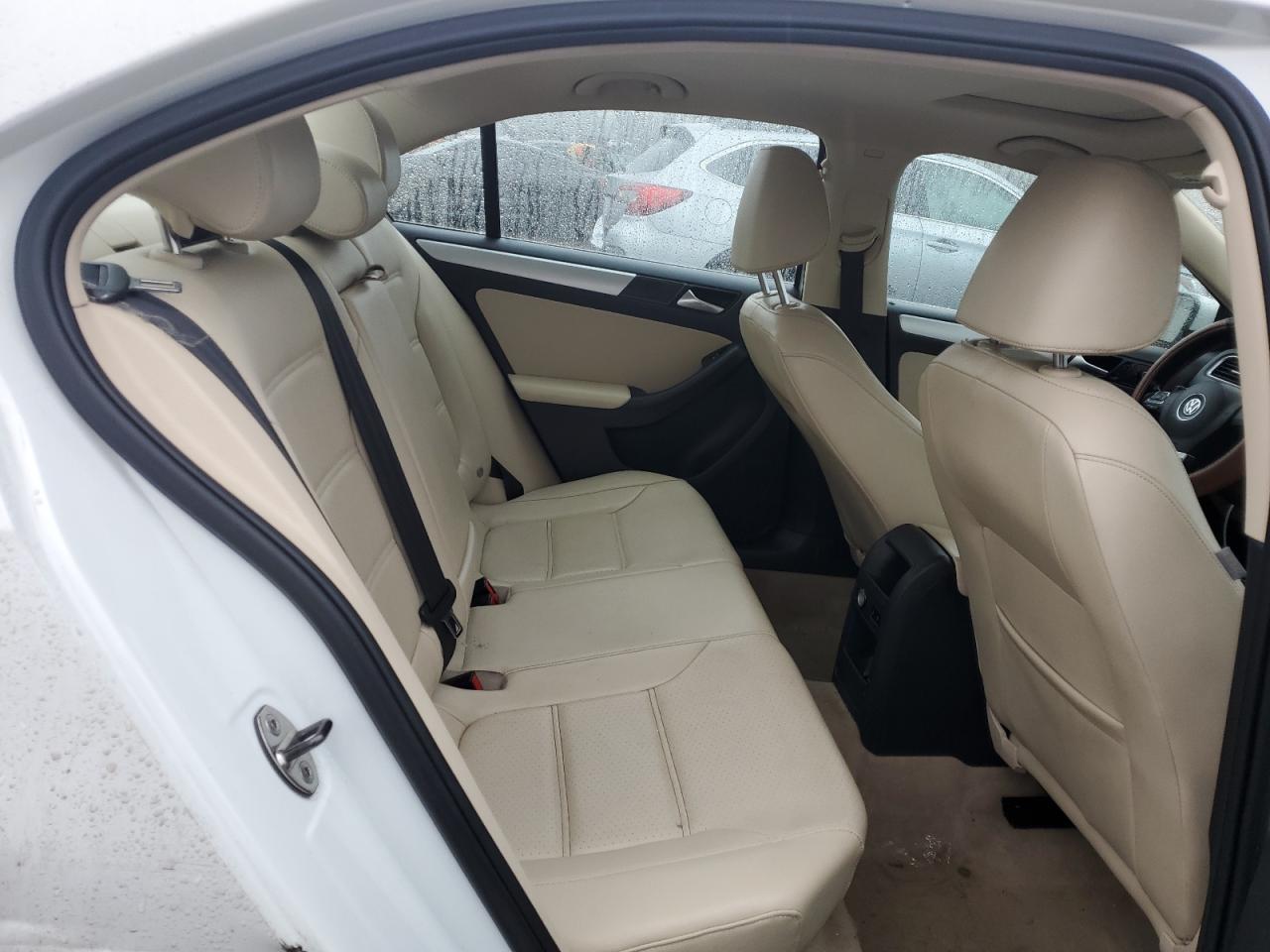 2014 Volkswagen Jetta - Image 10