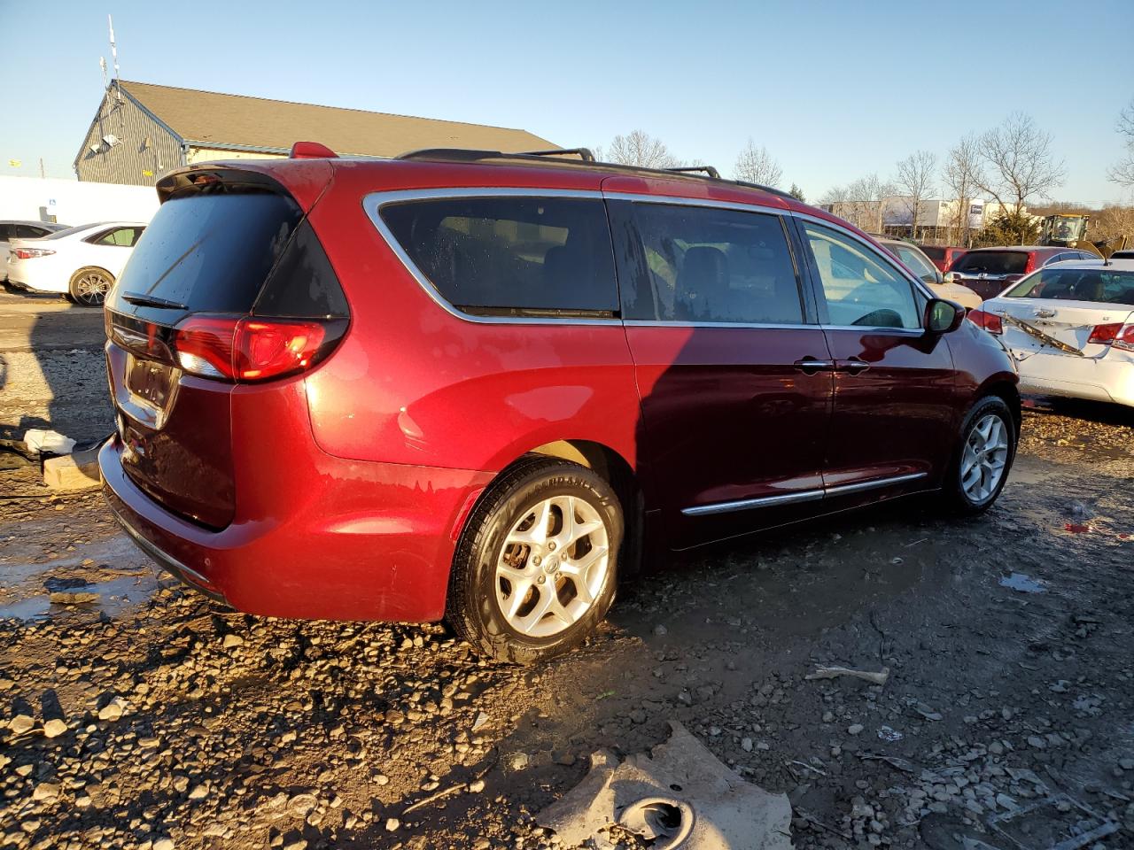 2017 Chrysler Pacifica - Image 3