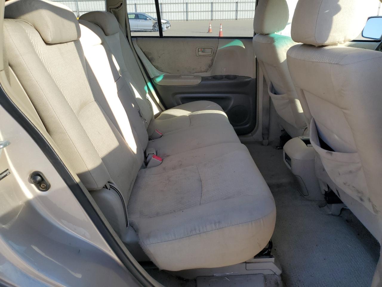 2004 Toyota Highlander - Image 11
