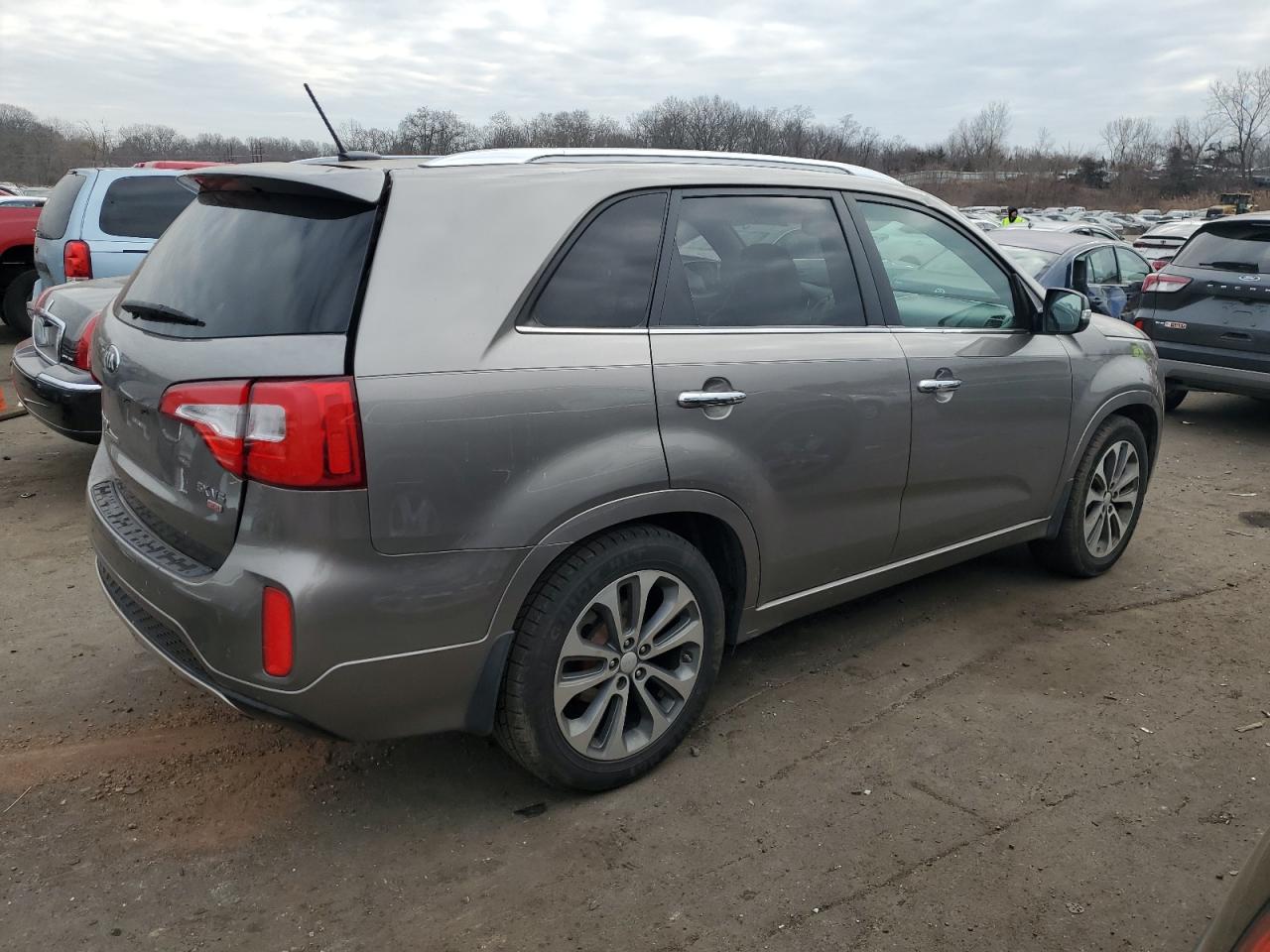 VIN 5XYKW4A70FG560775 2015 KIA SORENTO no.3