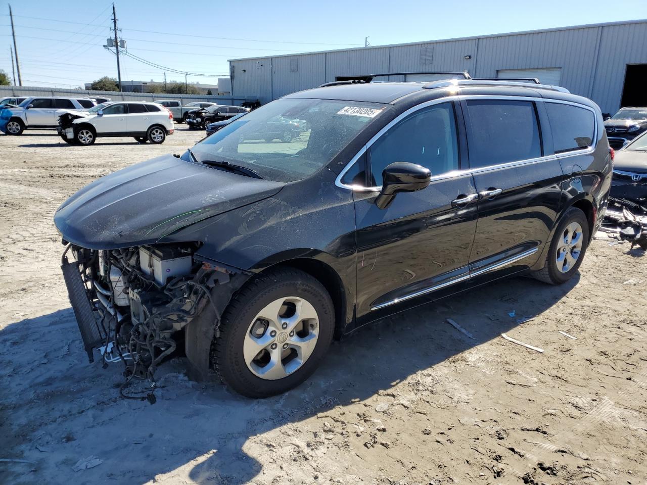 2017 Chrysler Pacifica - Image 1