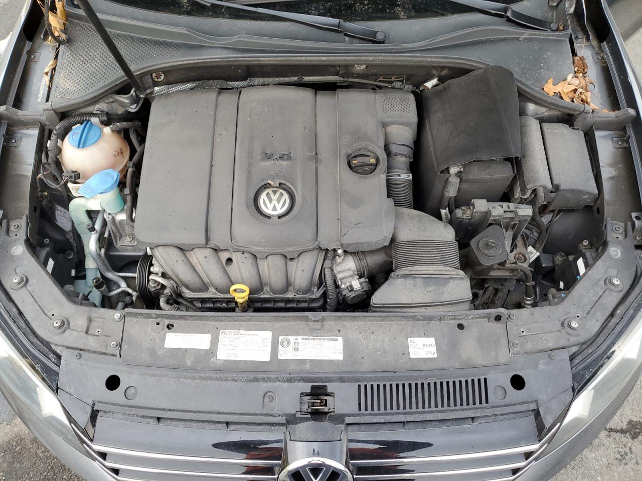 2014 Volkswagen Passat - Image 11