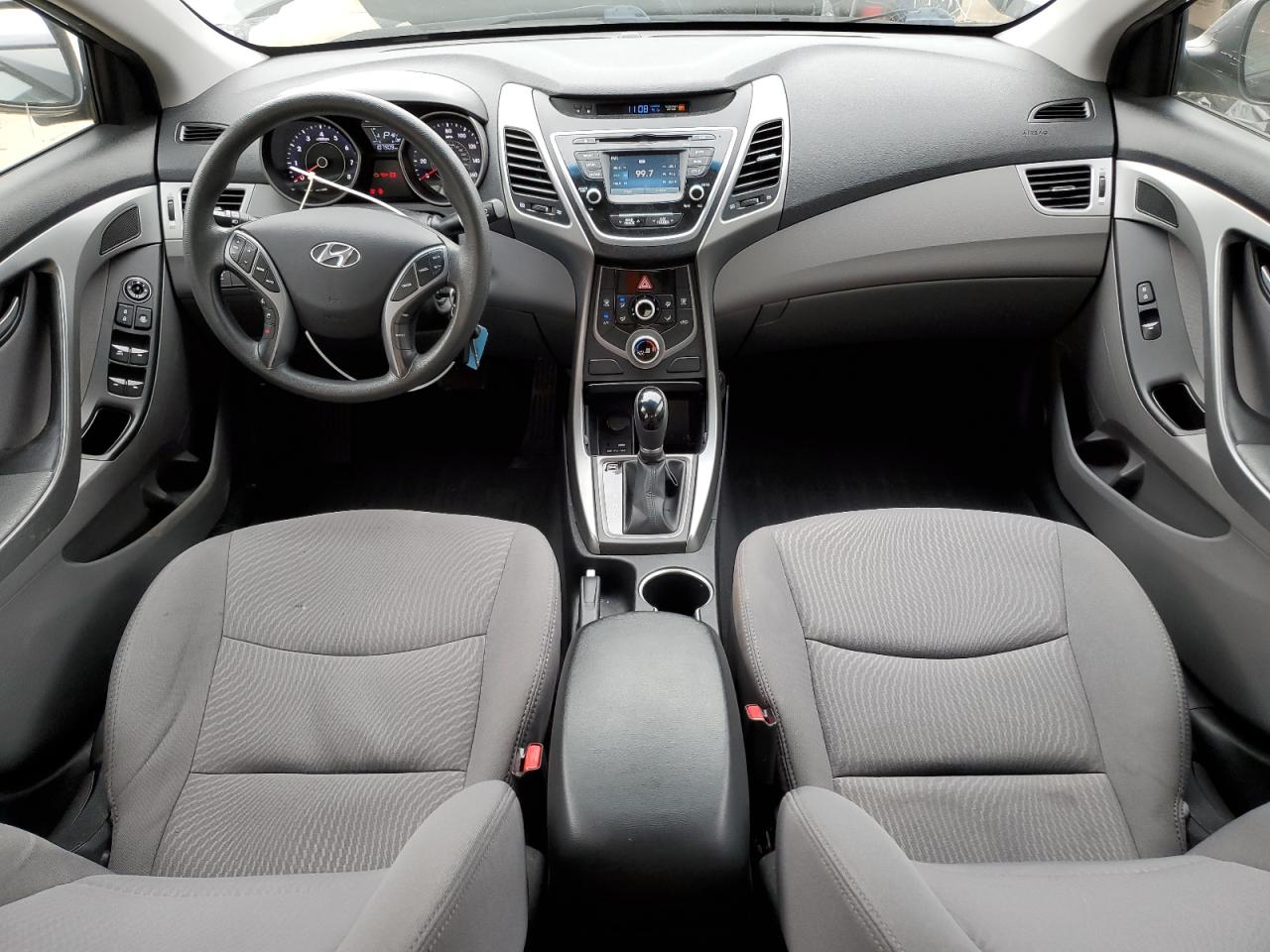 2016 Hyundai Elantra - Image 8