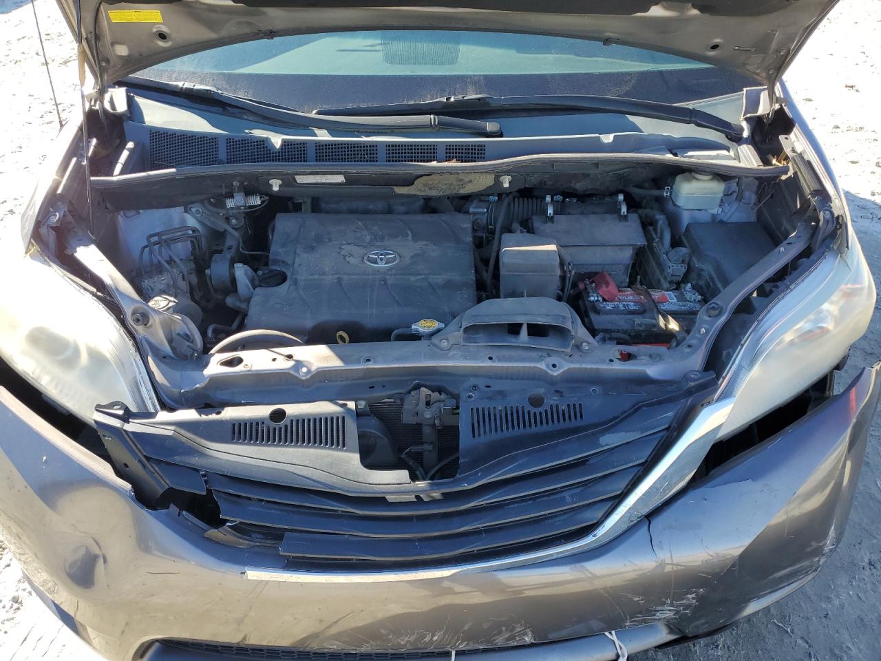 2011 Toyota Sienna - Image 13