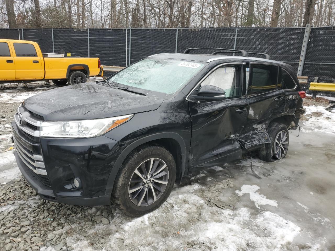 2018 Toyota Highlander - Image 1