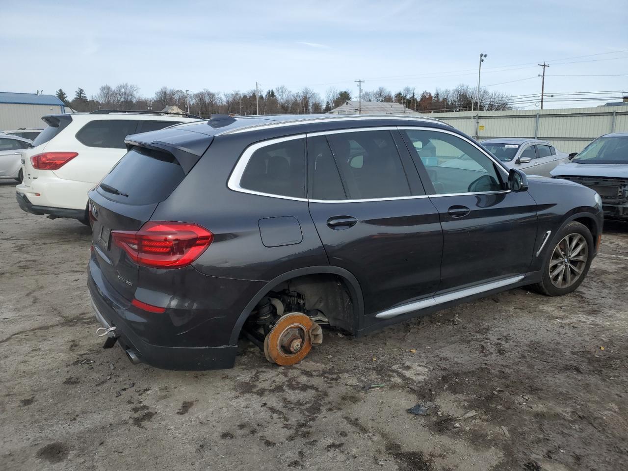 VIN 5UXTR9C58KLR03642 2019 BMW X3 no.3