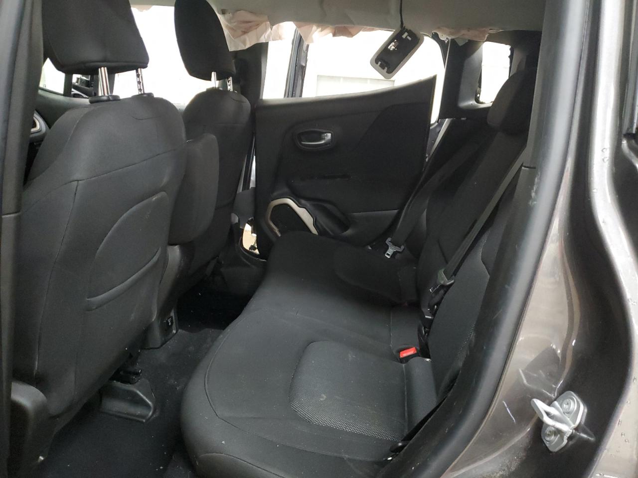 2017 Jeep Renegade - Image 11