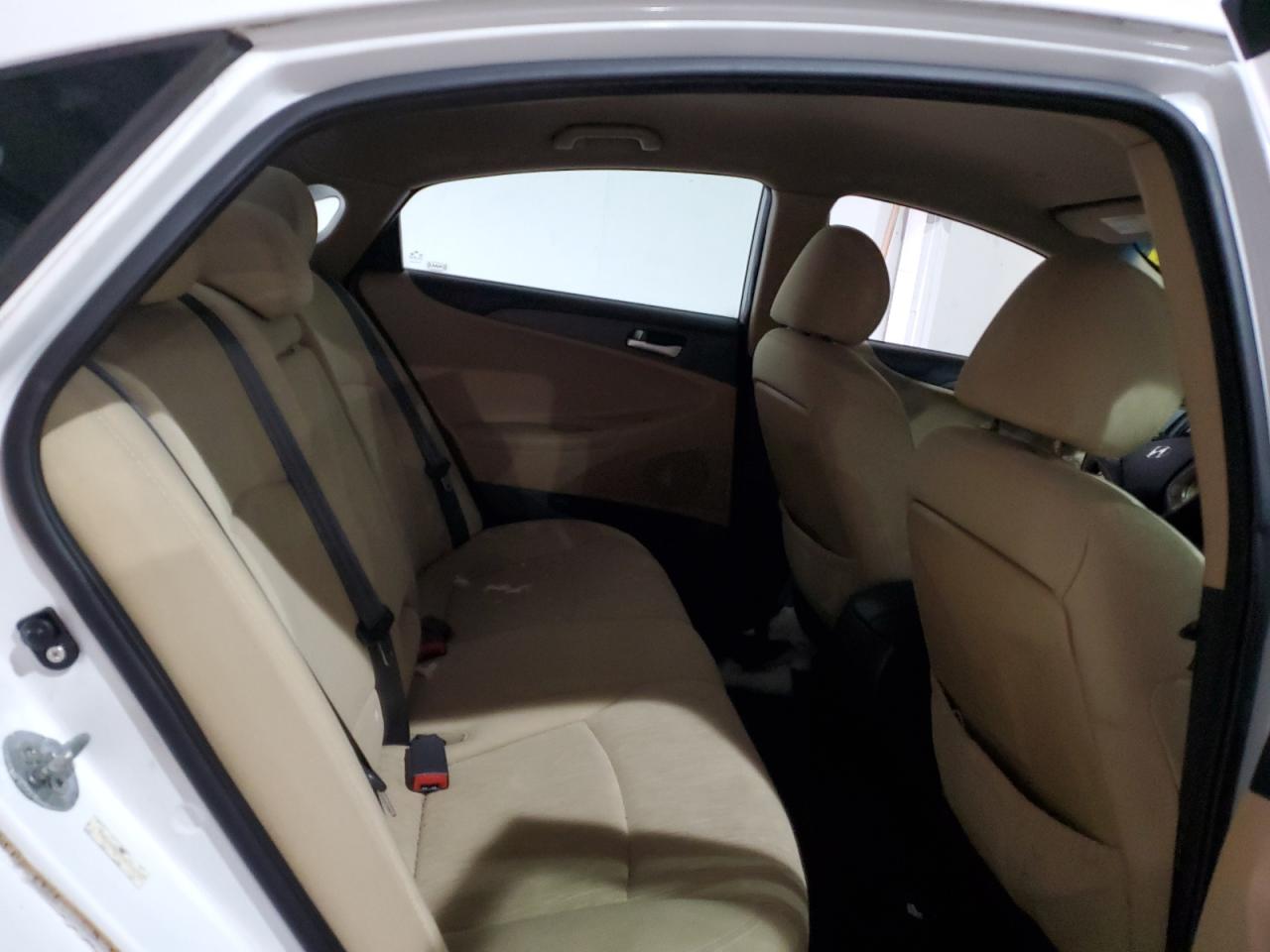 2011 Hyundai Sonata - Image 10
