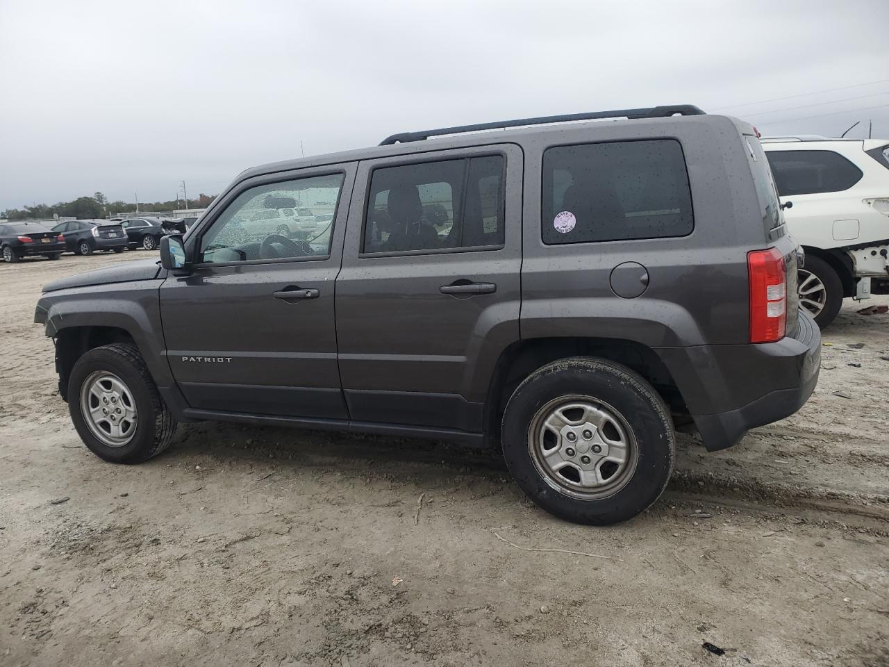 2015 Jeep Liberty (Patriot) - Image 2