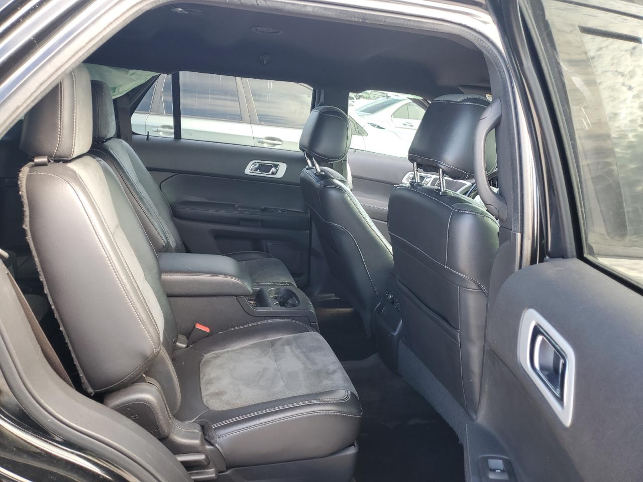 2015 Ford Explorer - Image 11