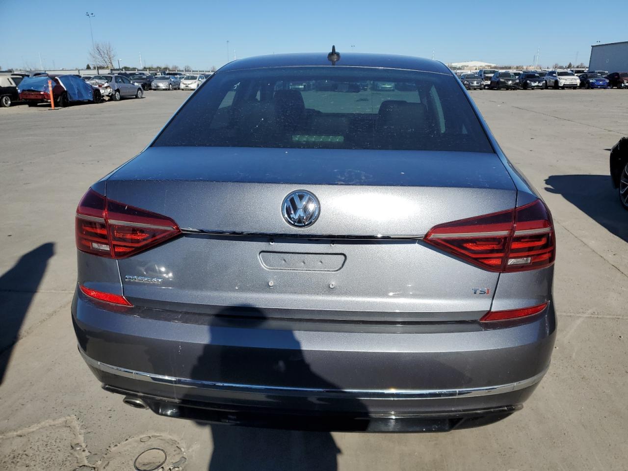 2017 Volkswagen Passat - Image 6