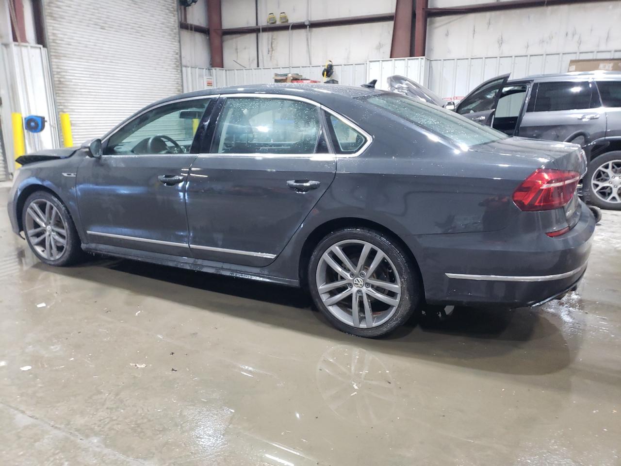 2017 Volkswagen Passat - Image 2