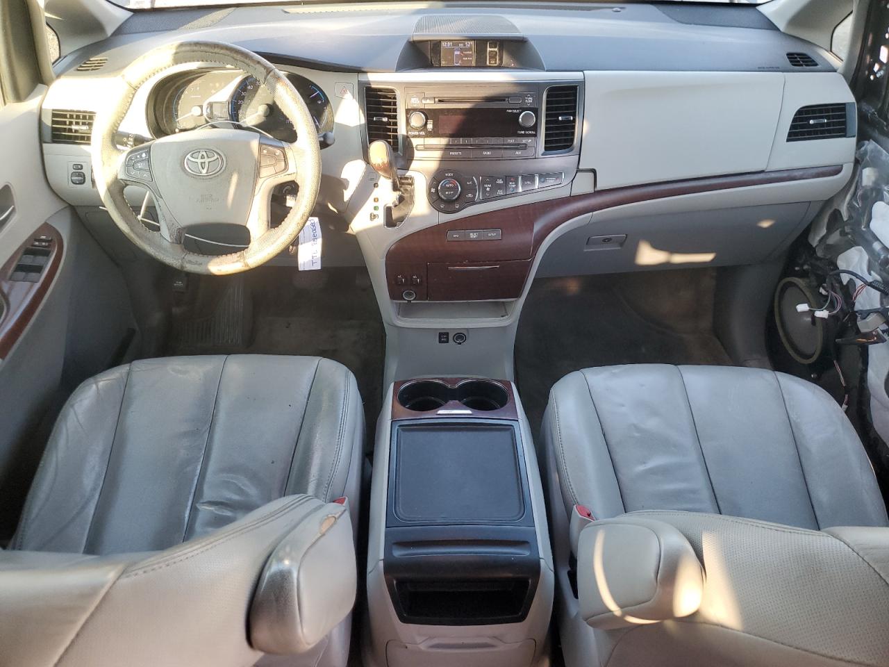 2013 Toyota Sienna - Image 8