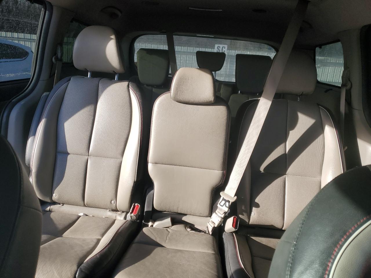 2018 Kia Sedona - Image 10