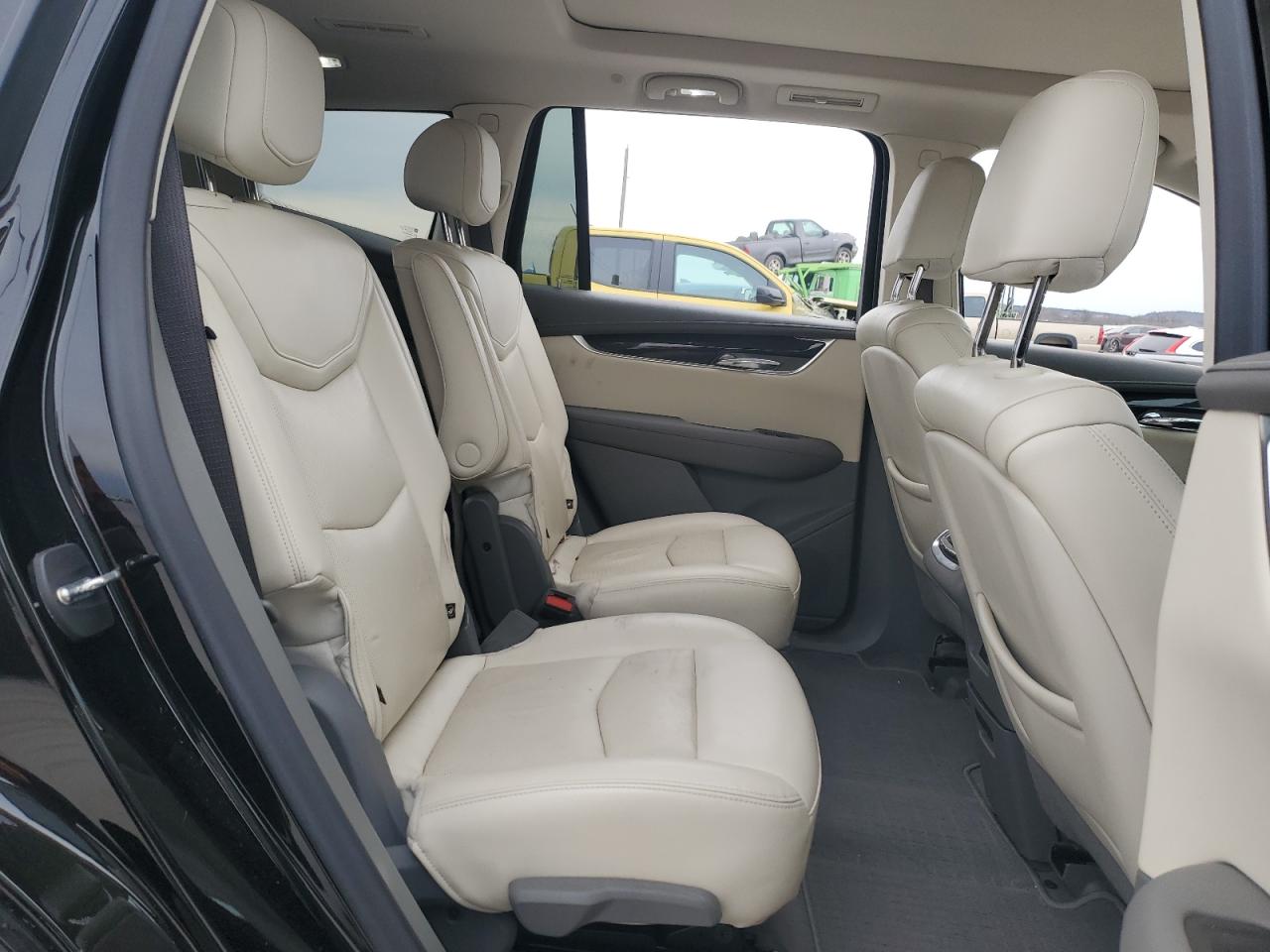 2022 Cadillac XT6 - Image 11