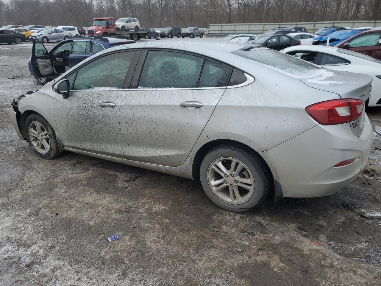 2018 Chevrolet Cruze - Image 2