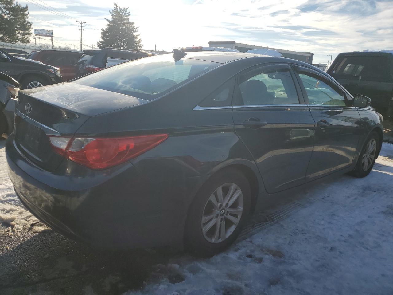 2013 Hyundai Sonata - Image 3