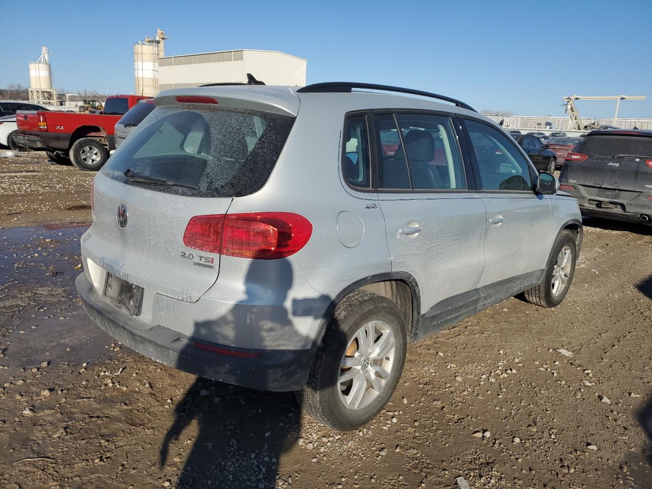 2015 Volkswagen Tiguan - Image 3