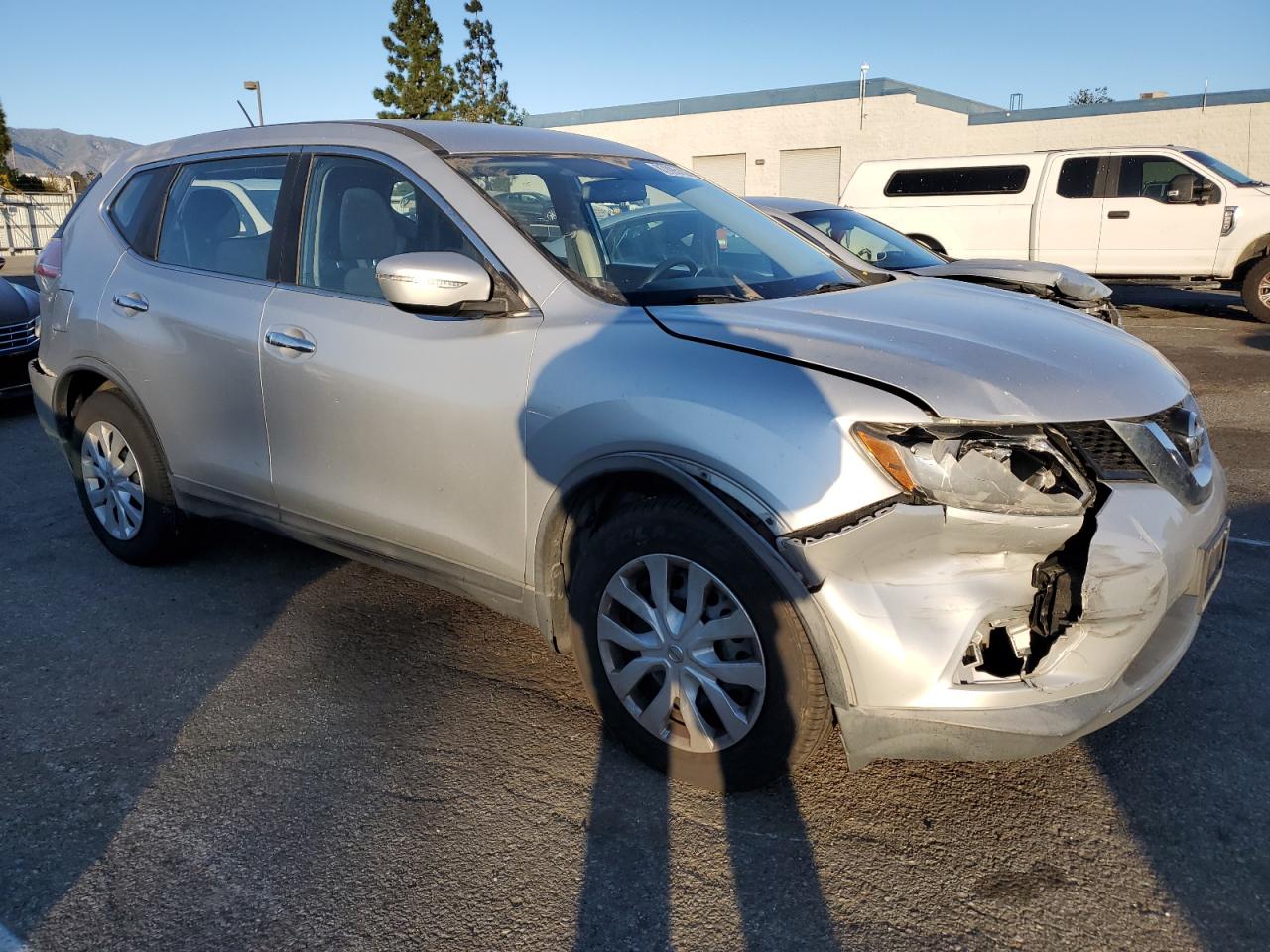 VIN KNMAT2MTXFP555761 2015 NISSAN ROGUE no.4