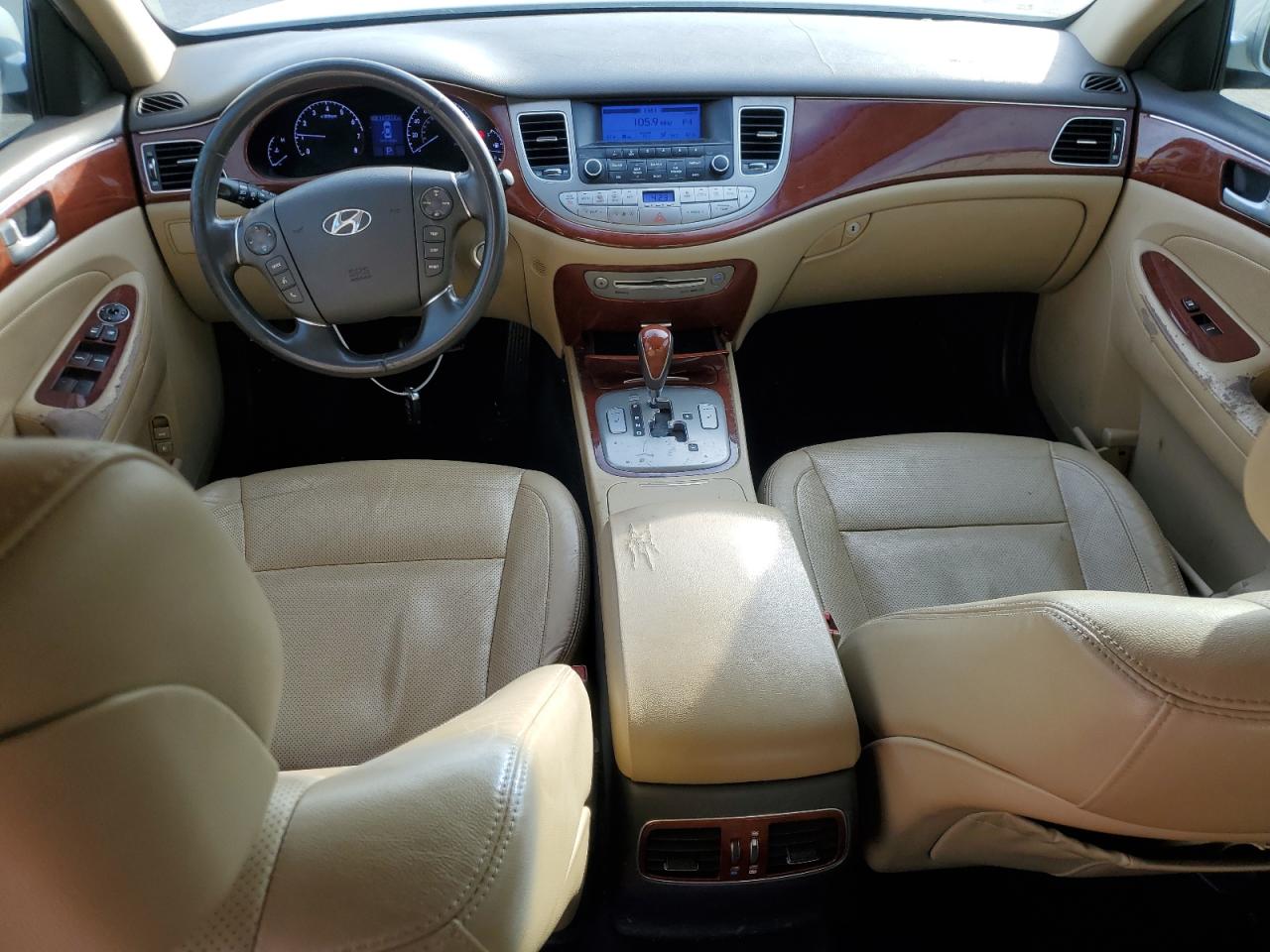 2014 Hyundai Genesis - Image 8