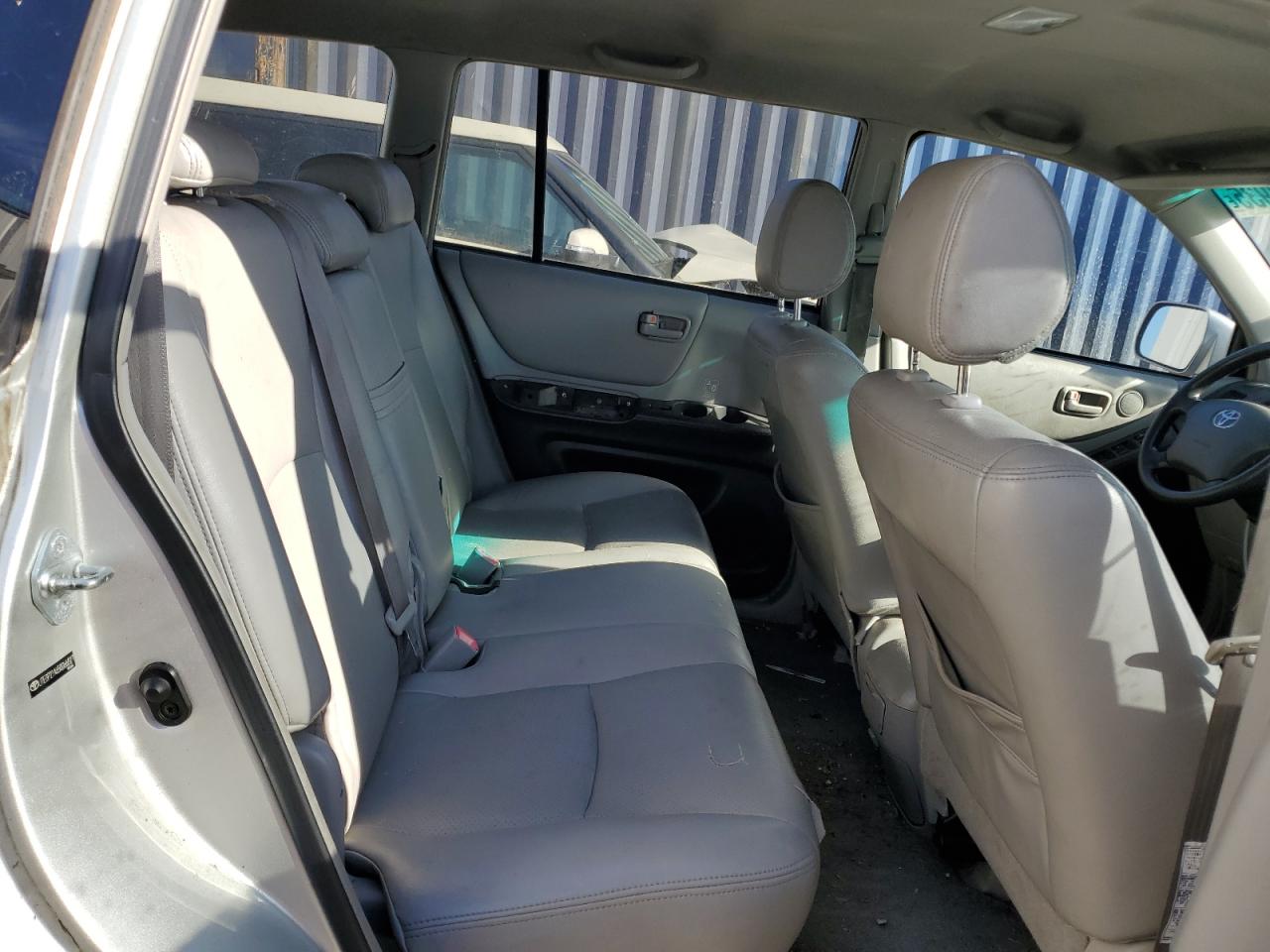2005 Toyota Highlander - Image 11
