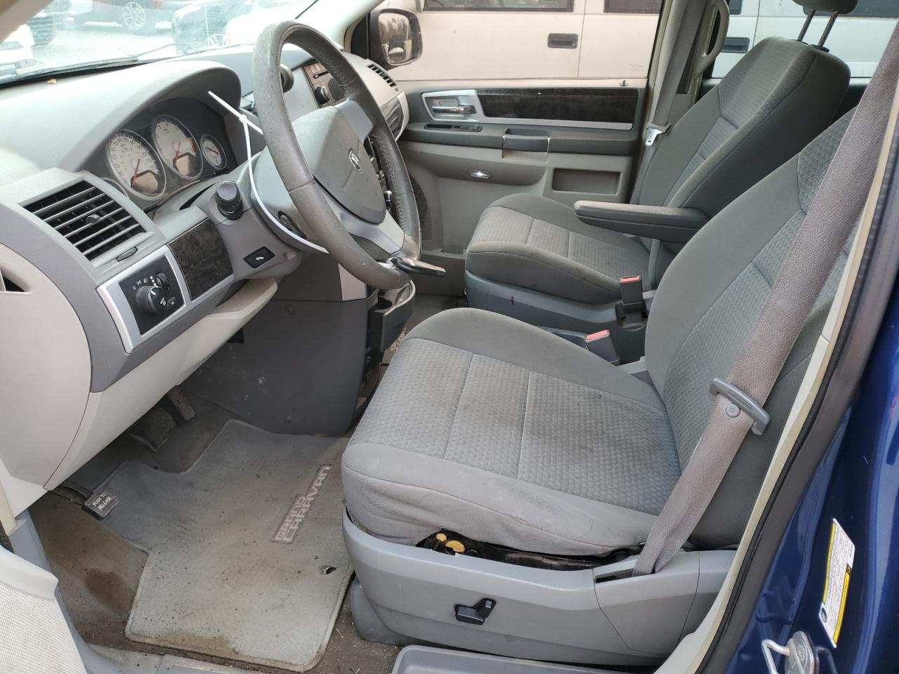 2010 Dodge Caravan - Image 7