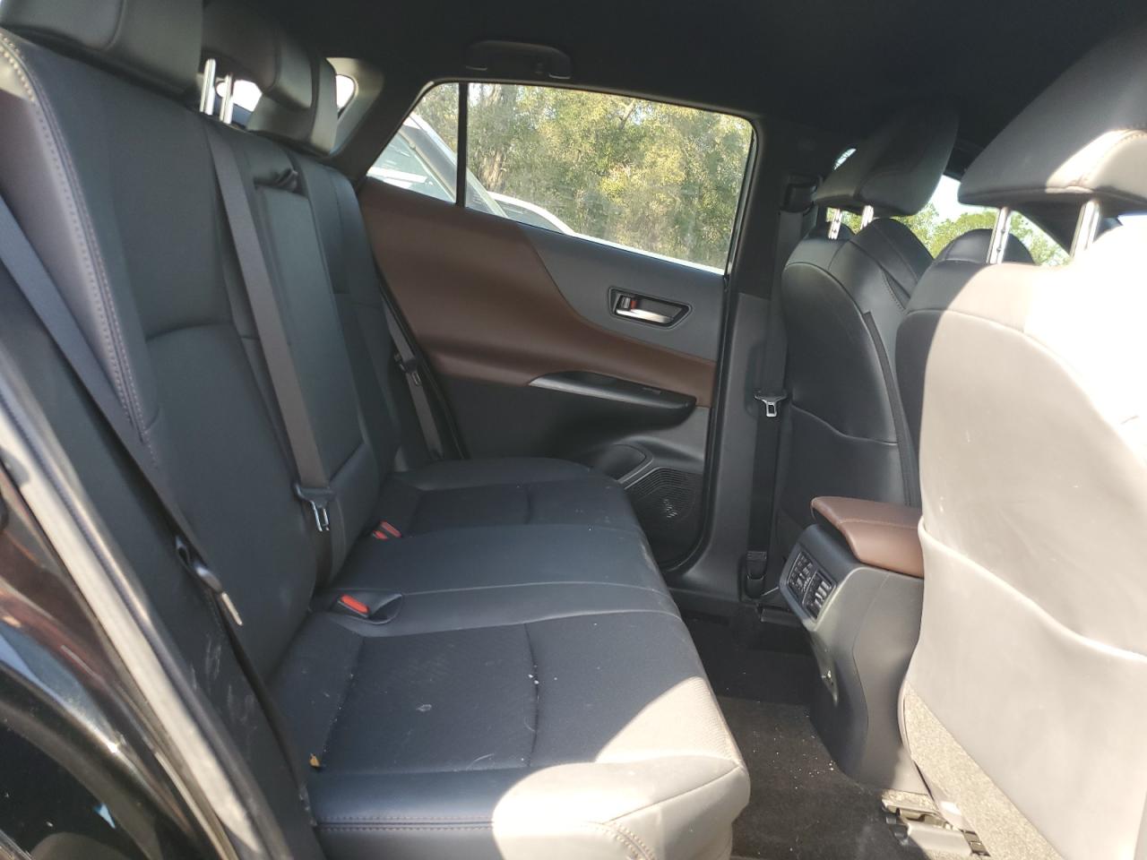 2021 Toyota Venza - Image 11