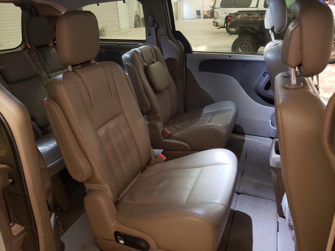 2014 Chrysler Town & Country - Image 11