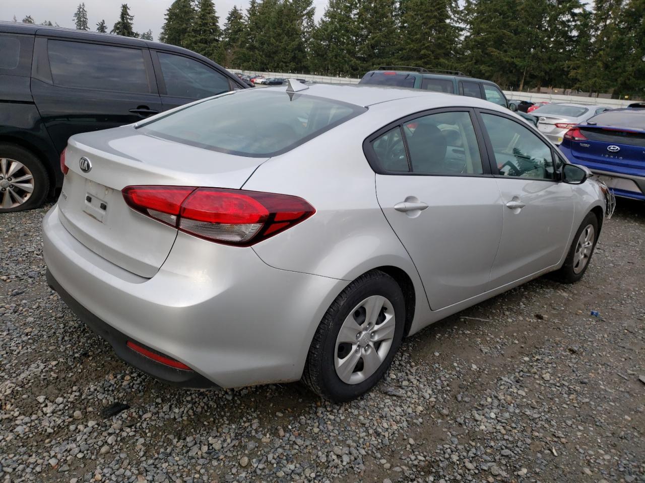 VIN 3KPFK4A74HE137680 2017 KIA FORTE no.3