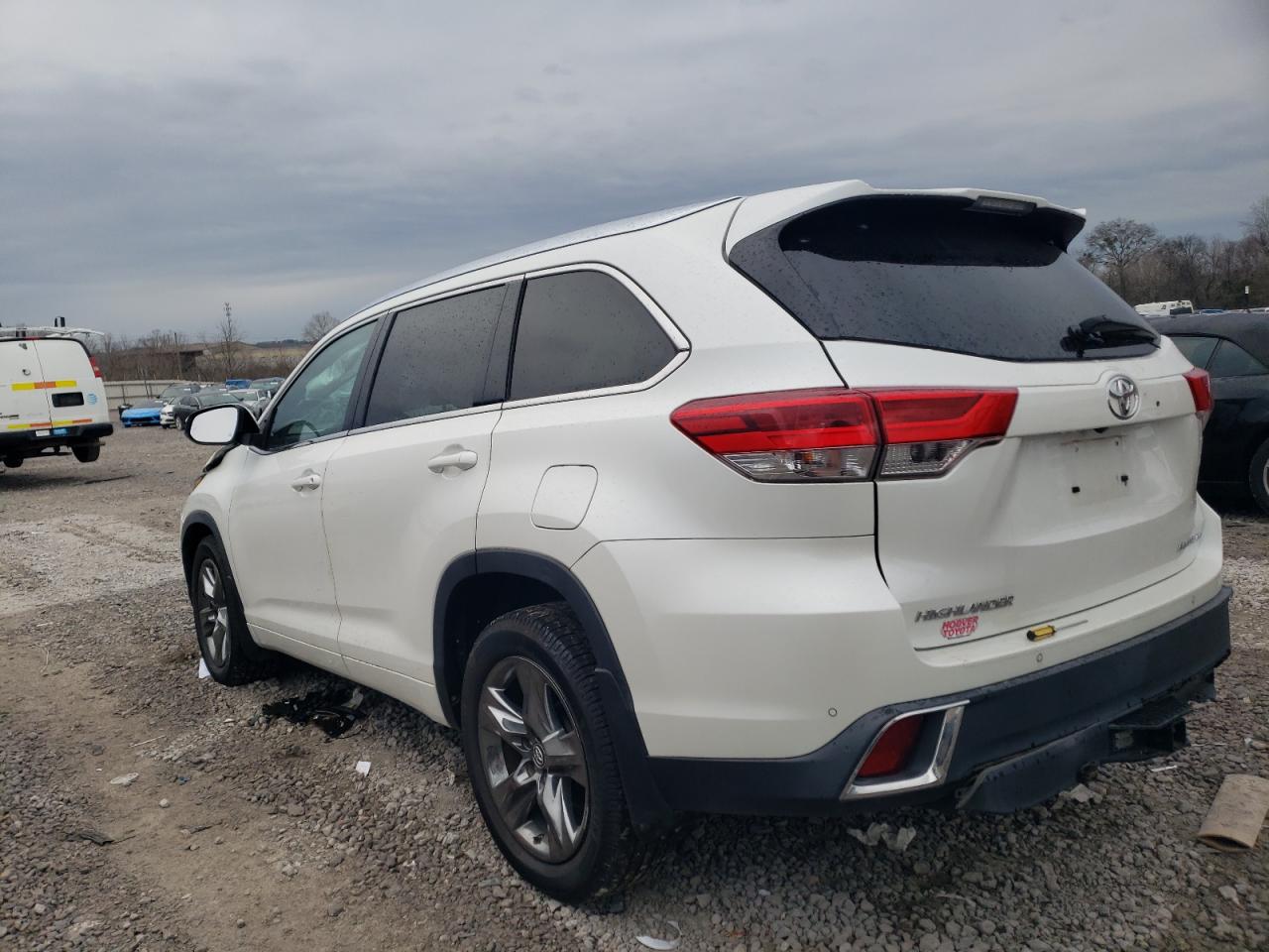 2019 Toyota Highlander - Image 2