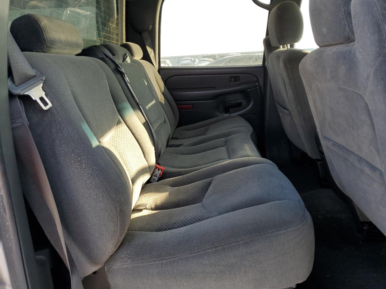 2006 Chevrolet Silverado - Image 10