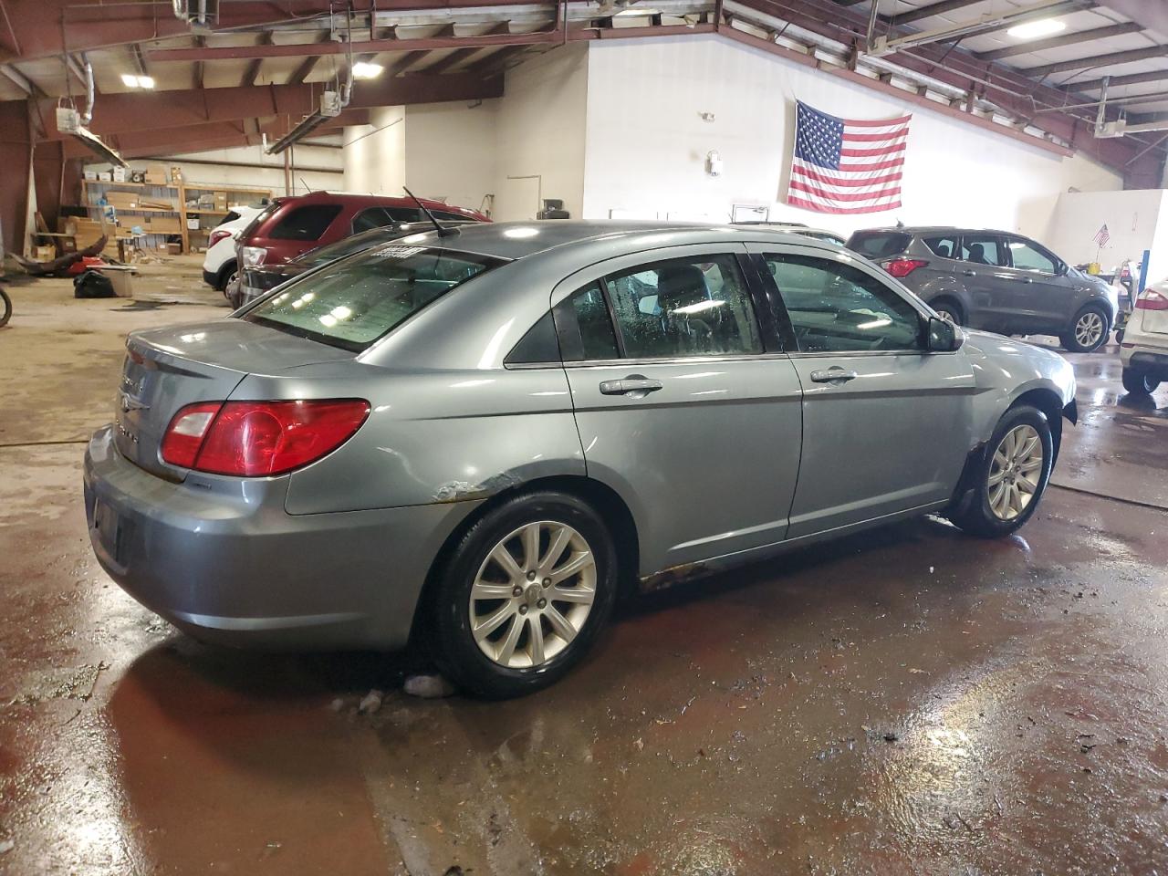 2010 Chrysler Sebring - Image 3