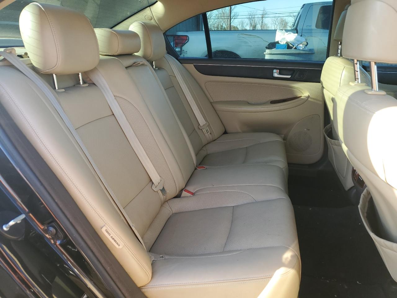 2014 Hyundai Genesis - Image 10