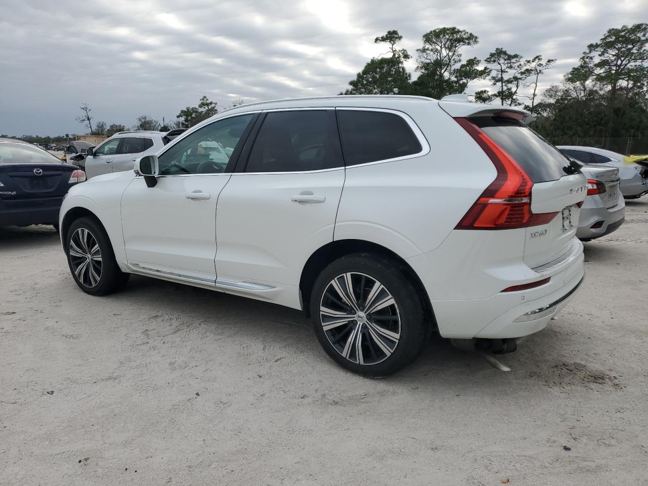 2022 Volvo XC60 - Image 2