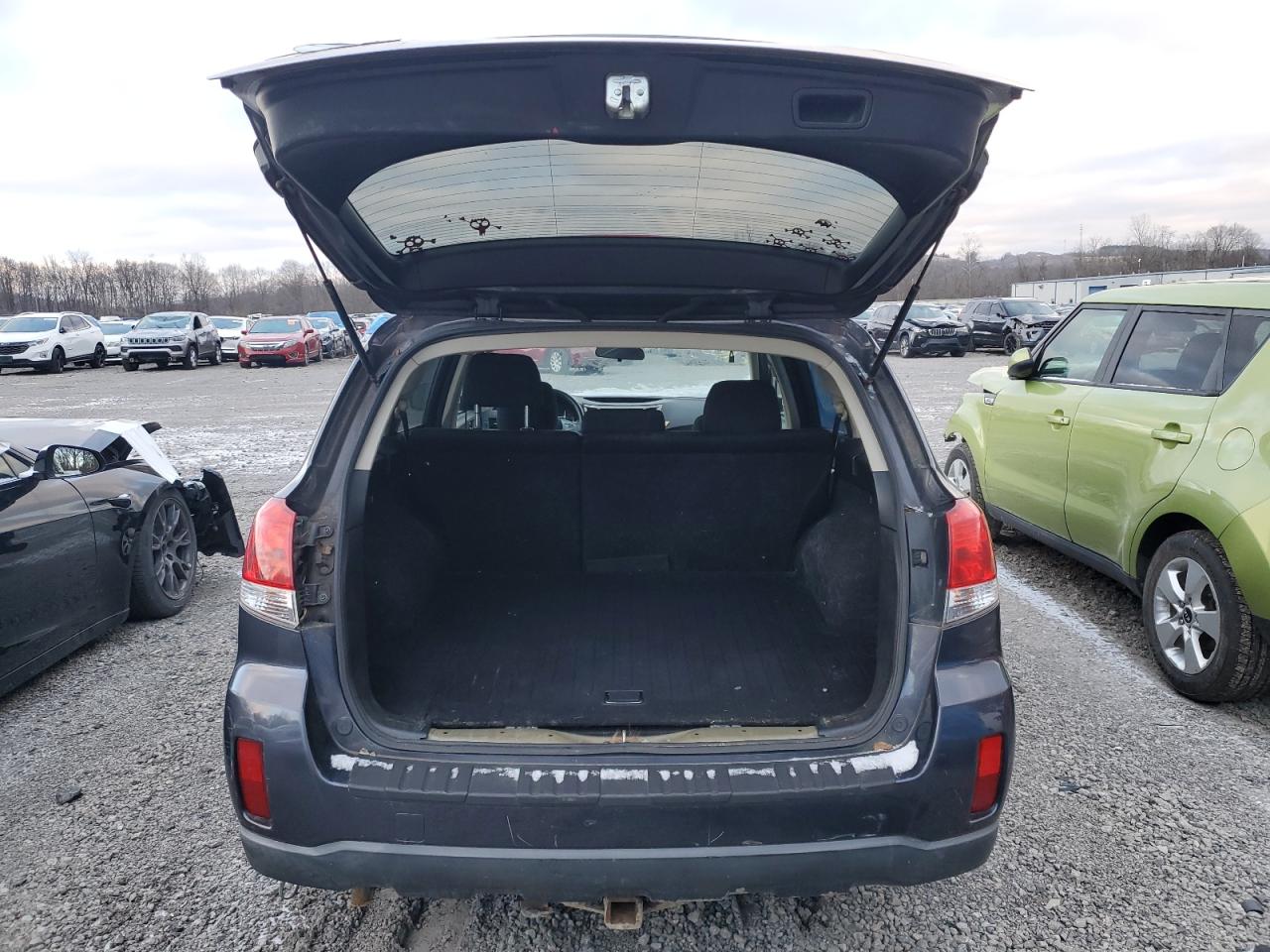 2010 Subaru Outback - Image 6